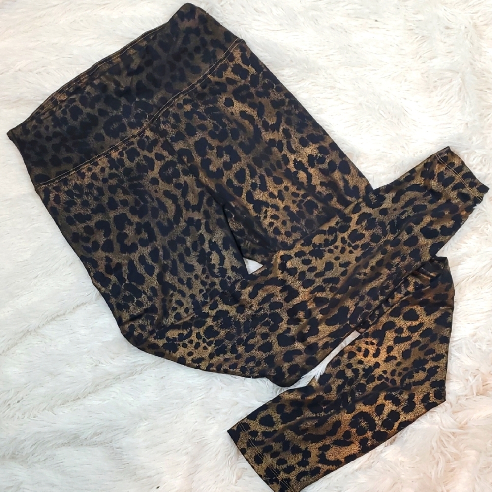 American Eagle Outfitters Leopard Print Leggings/Athletic Pants Size M